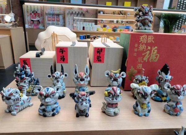 陶瓷生肖属相摆件附近（附近哪里能买到正品陶瓷生肖摆件）