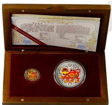 银币生肖吊坠属相（银币生肖吊坠属相怎么选）