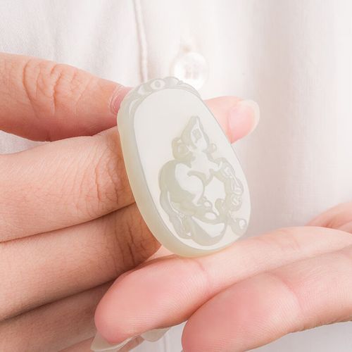 玉佩生肖属相挂件（玉佩生肖属相挂件该怎么选）