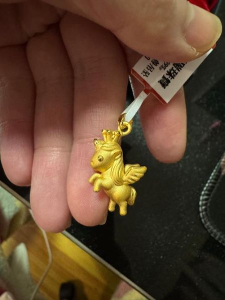 黄金生肖属相挂坠（3克黄金生肖挂坠如何选款式不打脸）
