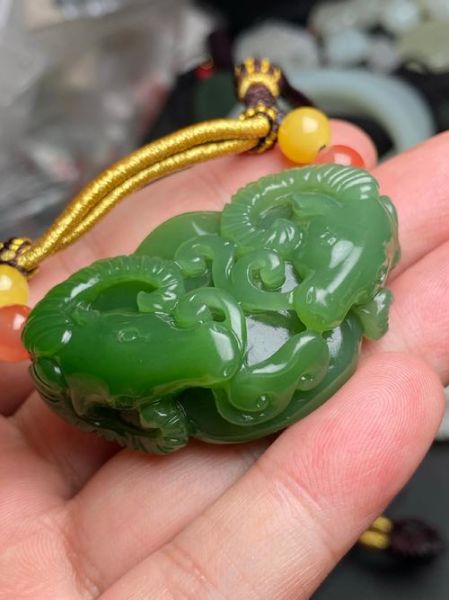 生肖羊配什么属相玉器（属羊戴什么玉的吊坠最旺）