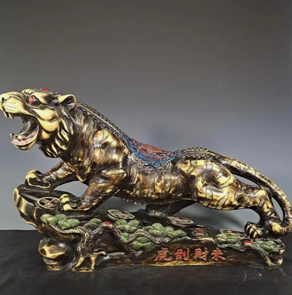 老虎生肖属相摆件（老虎生肖属相摆件放客厅哪最旺）