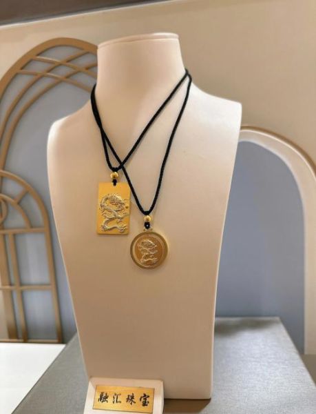 什么属相佩戴生肖龙好运（属龙的能佩戴龙牌吗？）