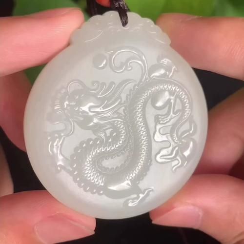 什么属相佩戴生肖龙好运（属龙的能佩戴龙牌吗？）