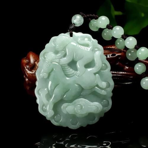属相吊坠 生肖翡翠图片（属相吊坠生肖翡翠图片挑选指南）