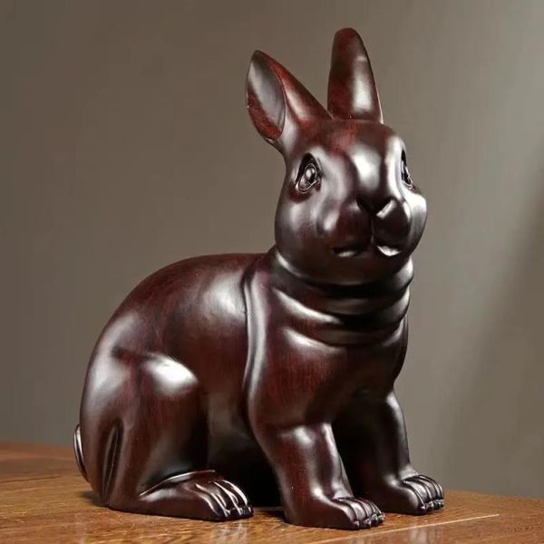 木雕生肖属相摆件（木雕兔摆件家居风水讲究吗）