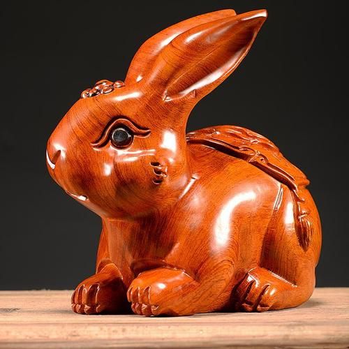 木雕生肖属相摆件（木雕兔摆件家居风水讲究吗）