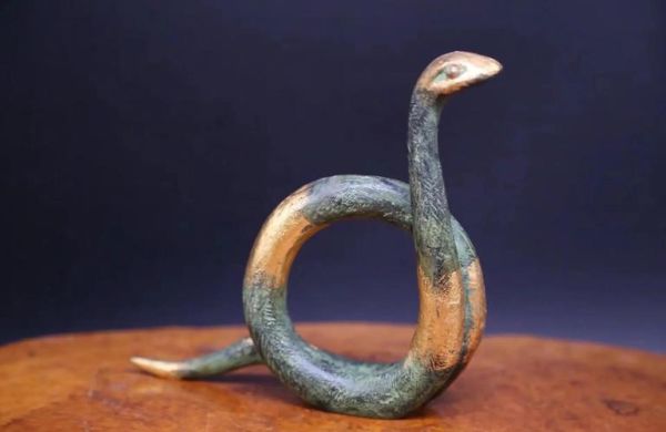 蛇生肖属相摆件（蛇生肖属相摆件放哪里最招财）