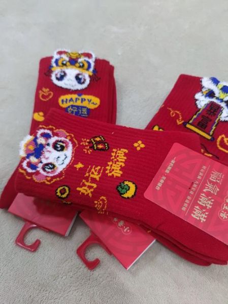 生肖属相红色袜子（红色袜子本命年穿多久🧧）