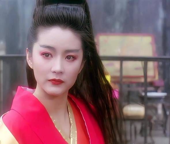 青霞生肖属相（青霞生肖属相是什么？）