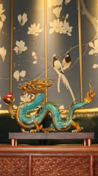 生肖龙属相摆件（生肖龙属相摆件客厅摆哪旺）