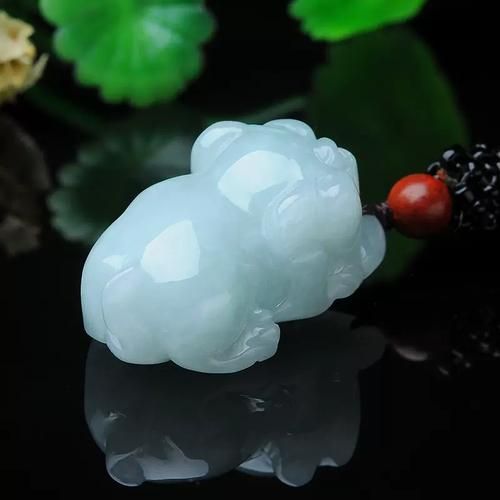 属相玉吊坠 生肖猪（生肖猪玉吊坠怎么选？新手避坑指南）