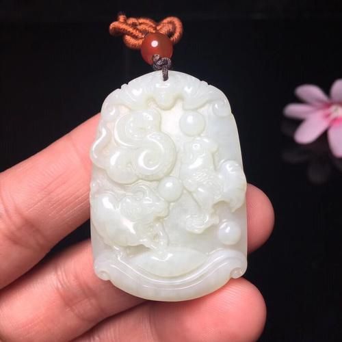 十二生肖玉佩属相（十二生肖玉佩属相怎么选才旺运）