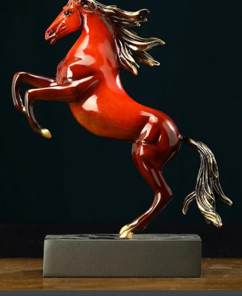 马生肖属相摆件（马年办公室摆马摆件招财吗）