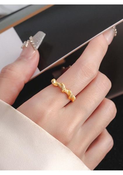 女生肖属相戒指招财（女生肖属相戒指招财戴哪只手）