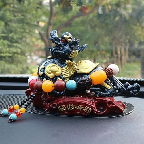 十二生肖属相汽车摆件（本命年貔貅汽车摆件禁忌）