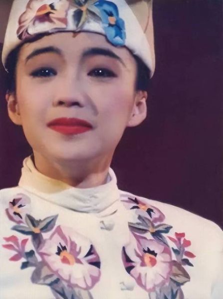 陈慧娴属相是什么生肖(陈慧娴属相是什么?属马的明星档案揭秘)