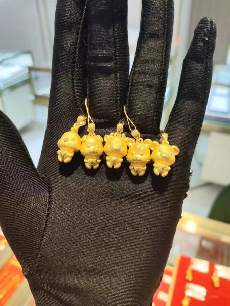 黄金坠子 属相是什么生肖（黄金吊坠属相是什么生肖？）