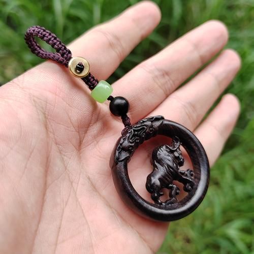 属相挂钥匙 生肖木质(生肖木质钥匙扣挂哪里最招财)