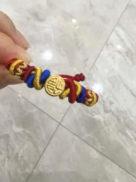 属相生肖虎手饰(属虎本命年戴什么手饰最旺运)