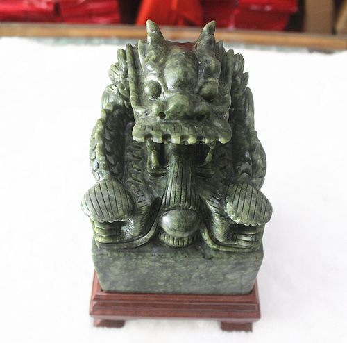 玉石生肖属相摆件（玉石生肖属相摆件怎么选？小白避坑指南🐉）