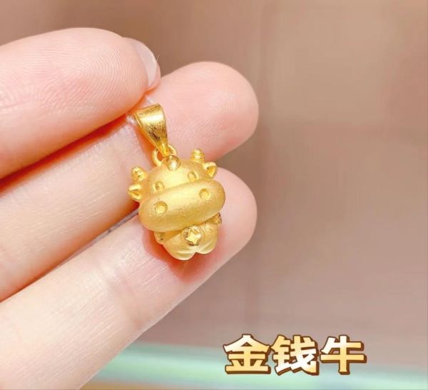 生肖属相吊坠金(生肖属相金吊坠怎么选?小白一看就懂)