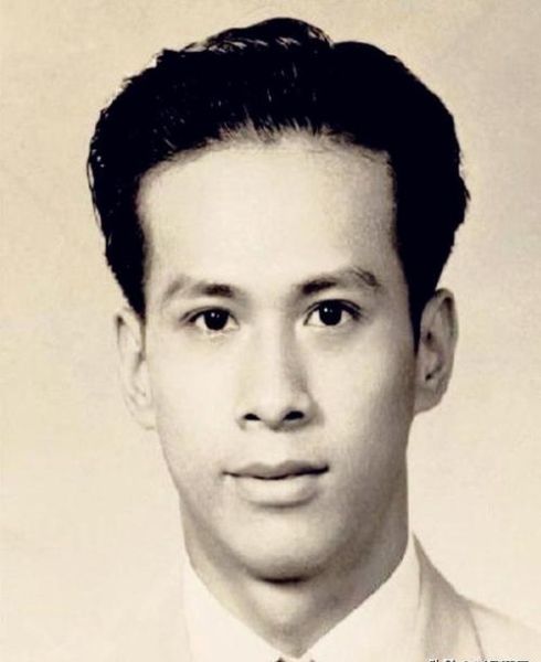 李嘉诚的属相生肖