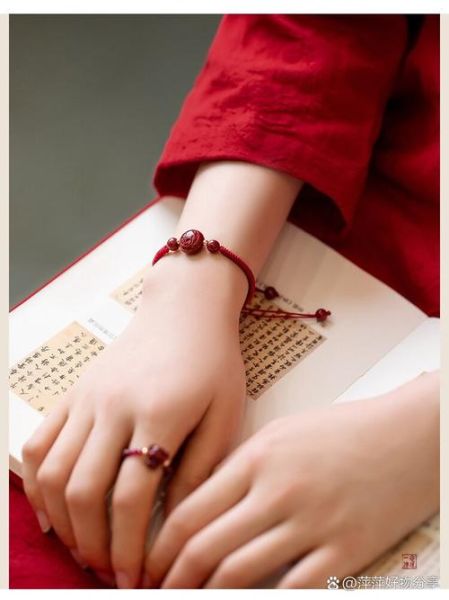 红朱砂十二生肖属相(红朱砂十二生肖属相正确佩戴方法)