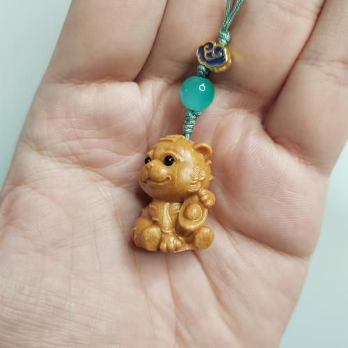 雕刻生肖属相吊坠(雕刻生肖吊坠怎么选)