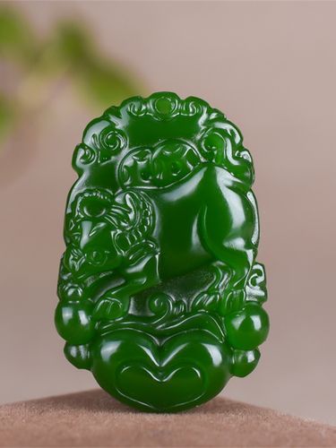 碧玉生肖属相吊坠(碧玉生肖属相吊坠哪款最旺运)