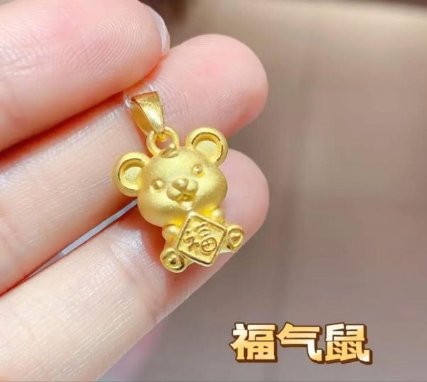 生肖属相黄金挂饰（生肖属相黄金挂饰怎么选才显手白）