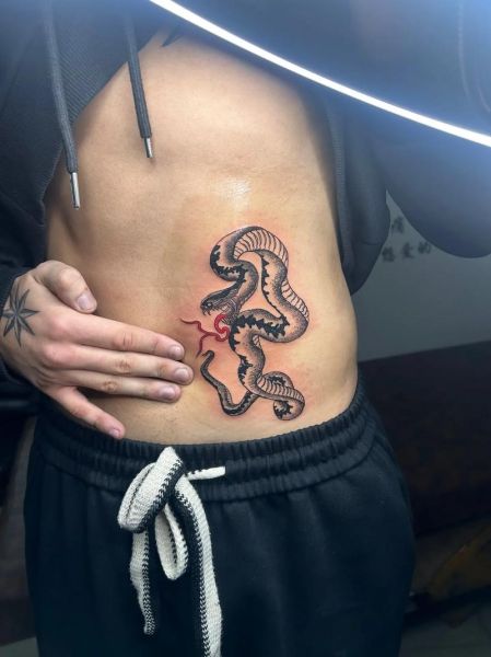 蛇的属相刻的生肖（蛇属相纹身图案怎么选？手把手教你挑）