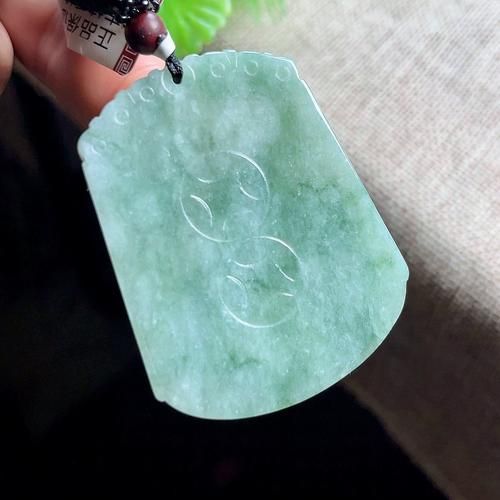 翡翠生肖属相牌（翡翠生肖属相牌价格一般多少钱）