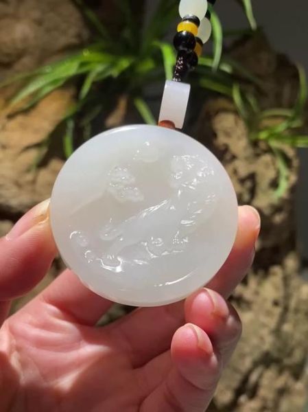 虎属相生肖牌（虎属相生肖牌什么材质最旺运）