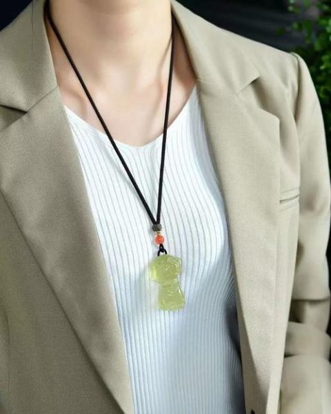 生肖狗守护属相（属狗人戴什么生肖吊坠最旺？）