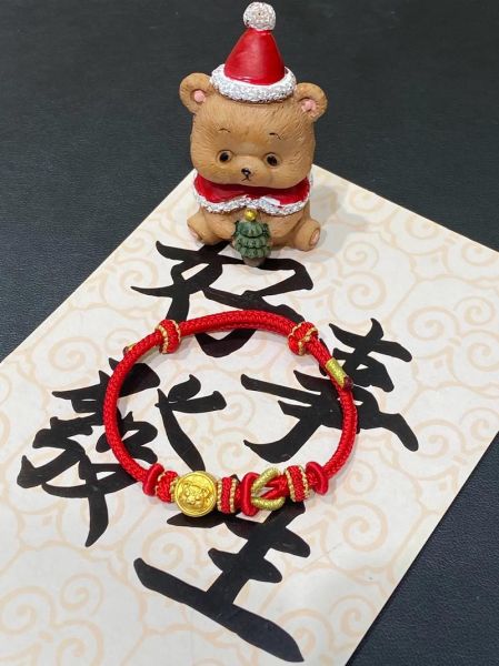 猪属相横穿黄金生肖（猪属相横穿黄金生肖怎么选转运饰品）