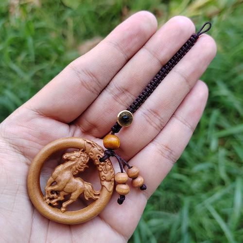 生肖属相马钥匙挂件(生肖马钥匙扣什么材质最开运)