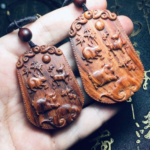 生肖属相木牌（生肖属相木牌挂在门口好吗）