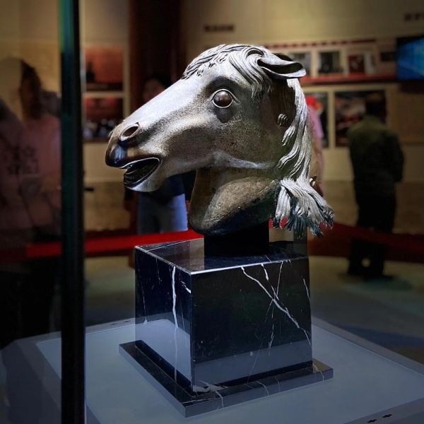 纯铜生肖属相雕塑(纯铜生肖属相雕塑摆件选购指南)