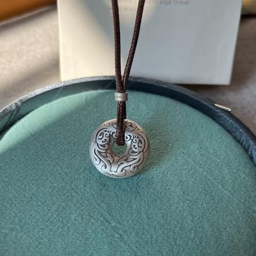 属相银吊坠 生肖(生肖925纯银吊坠怎么选颜色最吉利)