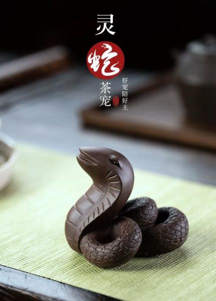 蛇的生肖属相雕像(生肖蛇手工雕像怎么挑)