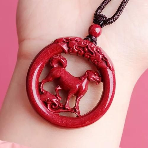 生肖狗属相牌（生肖狗属相牌戴哪只手才招财）