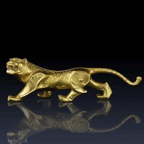 黄铜生肖属相（黄铜生肖属相摆件怎么选更招财🐯）